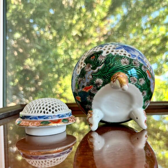 Vintage Japanese Hirado Pierced Porcelain Incense Burner with Lid – Hand-Painted - Picture 8 of 15